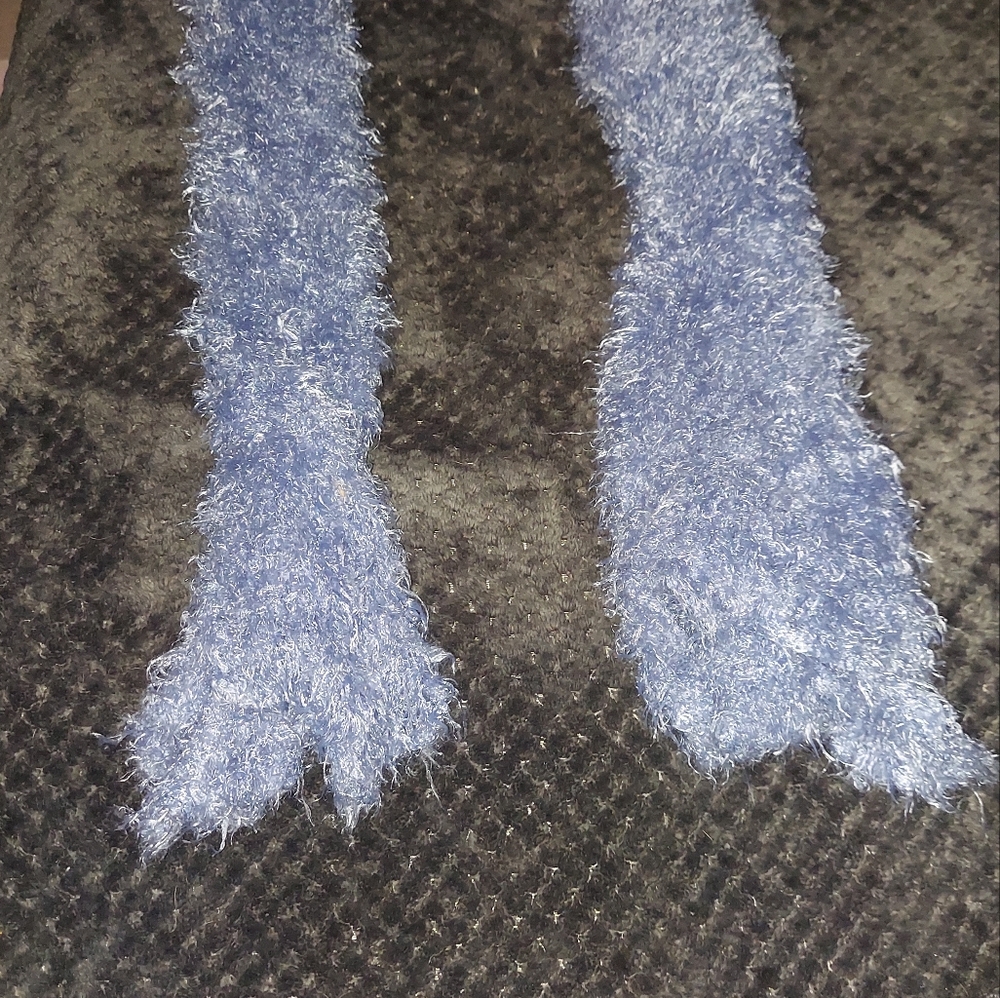 Fuzzy Scarf - Picture 4 of 4